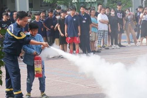 Hạn chế rủi ro cháy nổ khi trẻ ở nhà trong dịp nghỉ hè