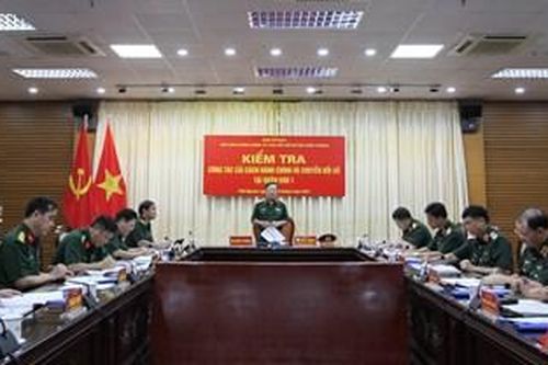 Thượng tướng Lê Huy Vịnh kiểm tra công tác cải cách hành chính và chuyển đổi số tại Quân khu 1