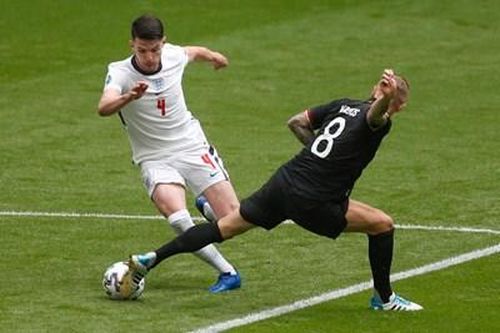 Đố bạn kiếm được đôi giày của Tony Kroos