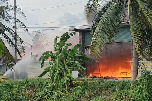 Cháy xưởng mút xốp, nhiều tài sản bị thiêu rụi