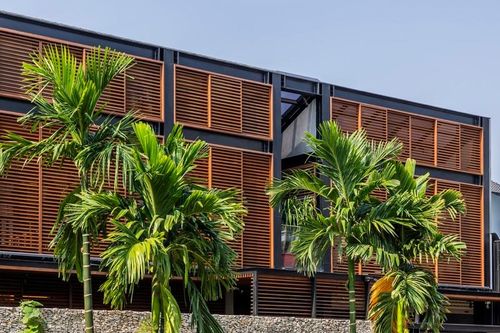 Báo Mỹ kinh ngạc trước biệt thự phố 'biết thở' giữa Sài thành