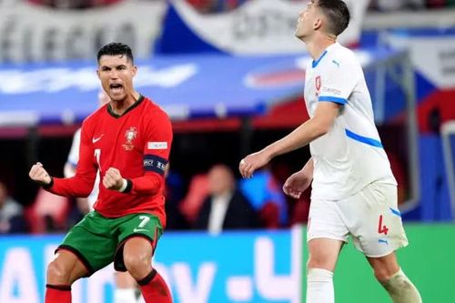 Các cầu thủ Bồ Đào Nha hoài nghi về Ronaldo