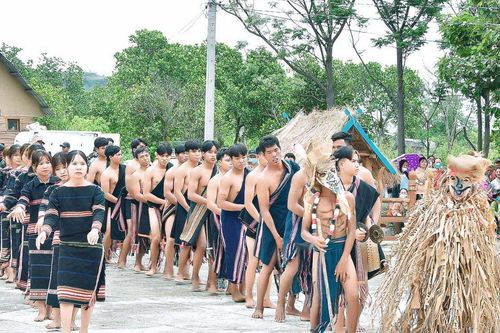 Muôn sắc màu trong Lễ hội cầu mưa của đồng bào các dân tộc thiểu số
