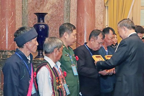 Phát huy vai trò 'cầu nối' giữa ý Đảng và lòng dân, tạo nên sức mạnh đại đoàn kết nơi biên cương, hải đảo