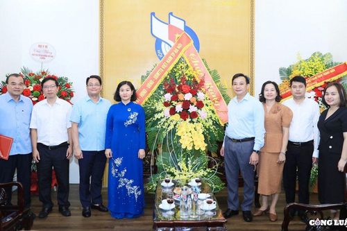 Lãnh đạo Thành ủy Hà Nội thăm, chúc mừng Hội Nhà báo Việt Nam nhân kỷ niệm 99 năm Ngày Báo chí cách mạng Việt Nam