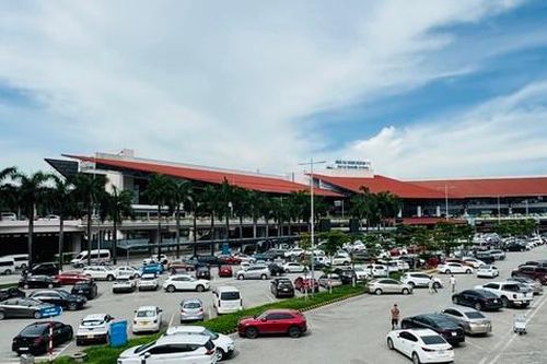 Nữ hành khách hoảng loạn vì rơi nửa tỷ đồng ở sân bay Nội Bài