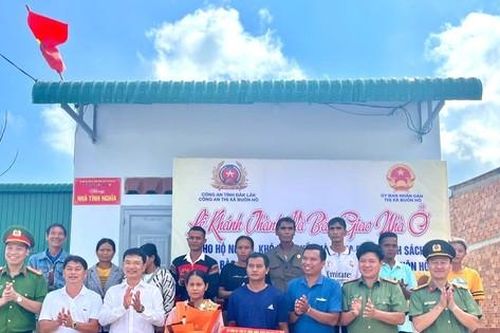 Trên 700 căn nhà mới tặng bà con khó khăn tỉnh Đắk Lắk