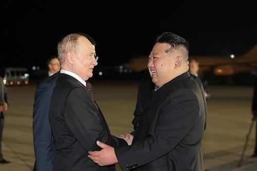 Tổng thống Nga Putin tặng ông Kim Jong Un siêu xe Aurus