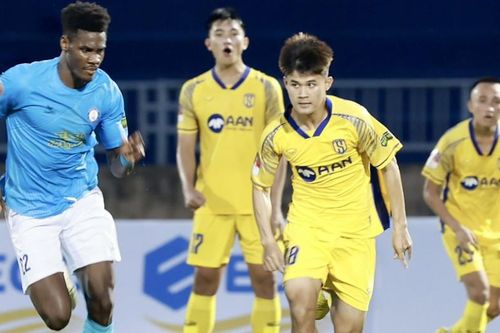 Bảng xếp hạng V-League 2023/24 vòng 24 mới nhất: Bình Định bám đuổi Nam Định