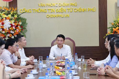 'Không gian mạng là mặt trận chính về công tác truyền thông'
