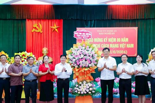 Thường trực Tỉnh ủy Nghệ An chúc mừng các cơ quan báo chí nhân ngày truyền thống