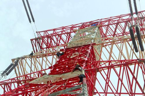 Vượt nắng thi công đường dây 500kV mạch 3 đoạn qua Nghệ An