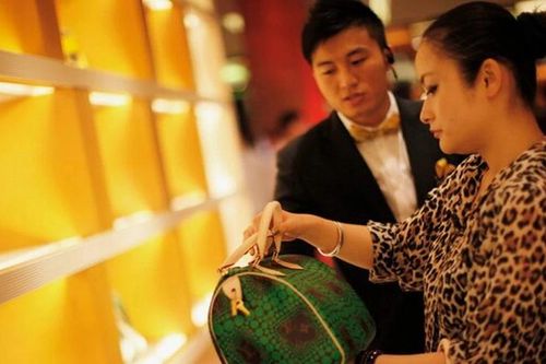Người Trung Quốc tránh phô trương, thị trường xa xỉ toàn cầu đổi hướng