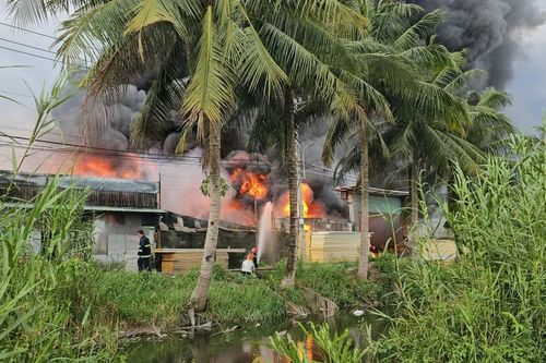 TP Hồ Chí Minh: Cháy xưởng bột nhang, bước đầu xác định 2 người tử vong