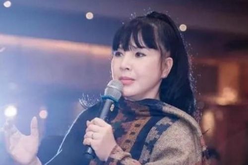 Nữ NSND từng là mĩ nhân một thời, 62 tuổi sống bên chồng hơn 14 tuổi nhưng không có con