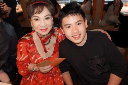Vợ cũ Bằng Kiều tổ chức sinh nhật hoành tráng cho đấng sinh thành, nhan sắc mẹ ruột gây chú ý