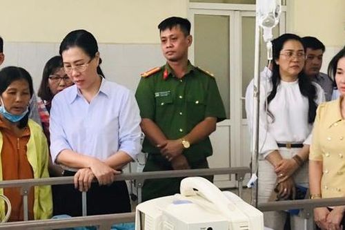 Hội LHPN tỉnh Quảng Ngãi thăm, hỗ trợ 2 cháu bé bị trọng thương trong vụ sát hại cả gia đình