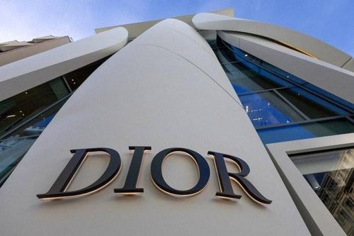Thương hiệu xa xỉ Dior vướng nghi vấn bán gấp 50 lần giá trị thật của những chiếc túi