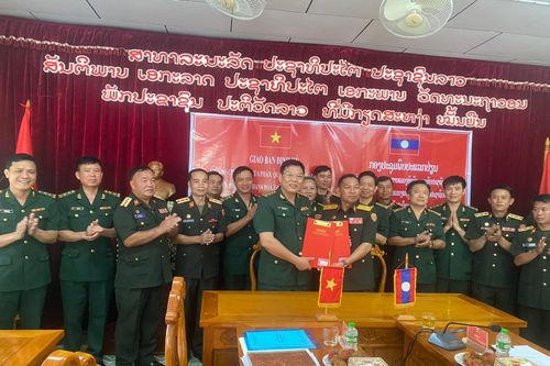 Hội đàm Bộ Chỉ huy BĐBP tỉnh Thanh Hóa và Bộ CHQS tỉnh Hủa Phăn