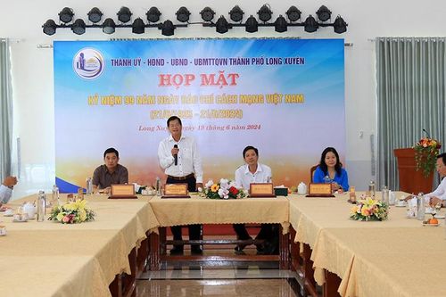 Thành ủy, HĐND, UBND, UBMTTQVN TP. Long Xuyên họp mặt báo chí, nhân Ngày 21/6