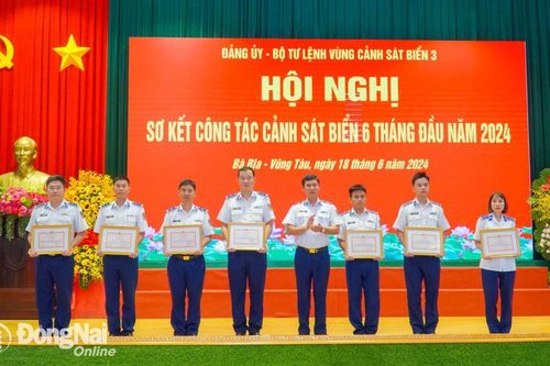 Chủ động nắm chắc tình hình, phối hợp giữ vững ổn định, an toàn vùng biển được giao quản lý