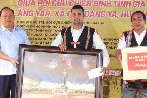 Hội Cựu Chiến binh tỉnh kết nghĩa với làng Yar