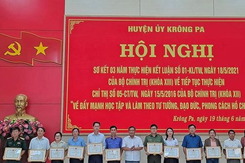 Krông Pa khen thưởng 43 tập thể, cá nhân học tập và làm theo lời Bác