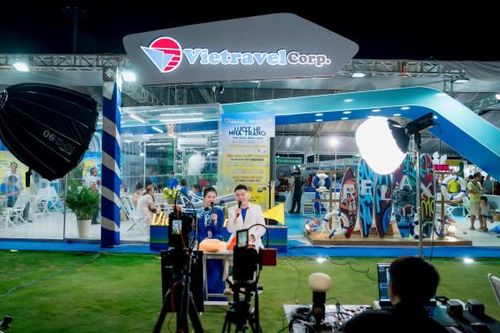 Vietravel Nha Trang tổ chức thành công phiên livestream bán tour giá tốt tại Liên hoan Du lịch biển Nha Trang 2024