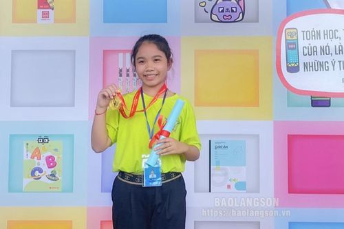 Cô học trò xuất sắc giành huy chương vàng cuộc thi Câu lạc bộ Văn - Toán Tuổi thơ
