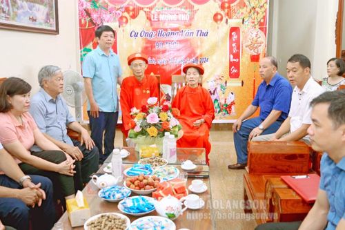 Đoàn công tác của tỉnh chúc thọ, mừng thọ các cụ 90 tuổi tại huyện Cao Lộc, Lộc Bình và thành phố Lạng Sơn