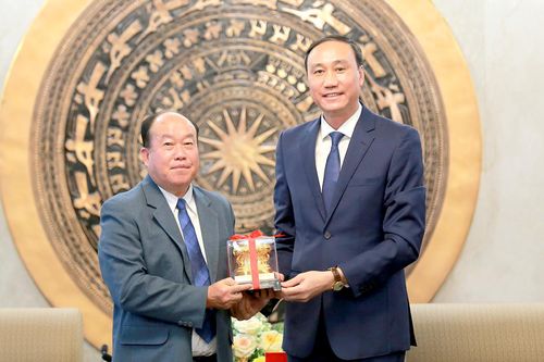 Xây dựng, phát triển mối quan hệ hữu nghị, hợp tác bền chặt với tỉnh U Đôm Xay