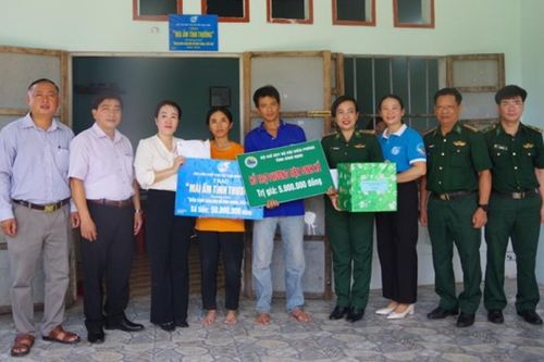 Bình Định: Bàn giao nhà và trao sinh kế cho người nghèo