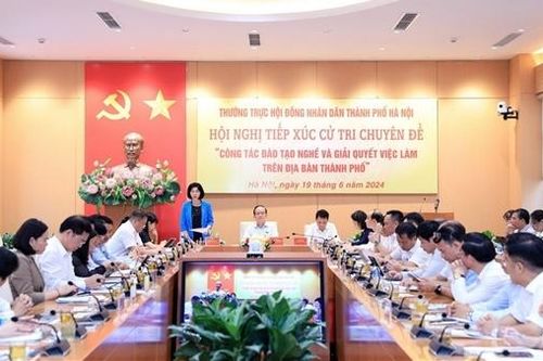 Hà Nội sẽ đẩy mạnh tuyên truyền, 'tránh tâm lý coi trọng bằng cấp rất nặng'