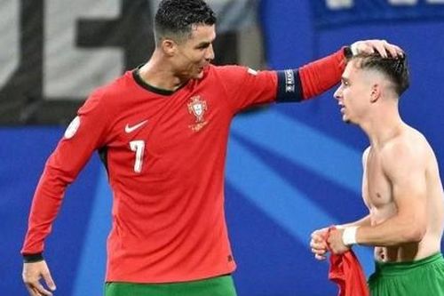 Clip: Ronaldo 'tịt ngòi', Bồ Đào Nha vẫn thắng ngược Czech