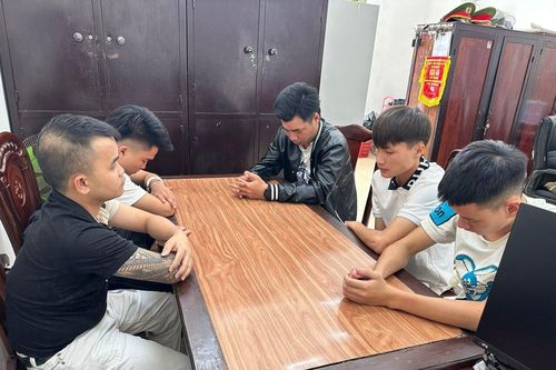 'Đột kích' quán bar ở Huế phát hiện 70 người dương tính ma túy