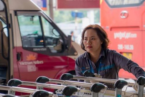 Nhân viên hàng không Nội Bài trả lại tài sản giá trị lớn khách để quên