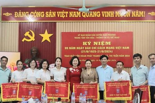 Huyện Đan Phượng trao giải Liên hoan phát thanh đài xã, thị trấn năm 2024
