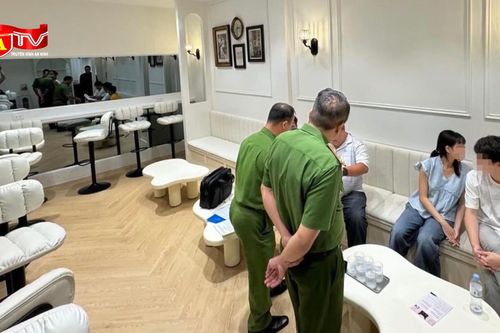 Xử phạt chủ quán cà phê 'hẹn hò'