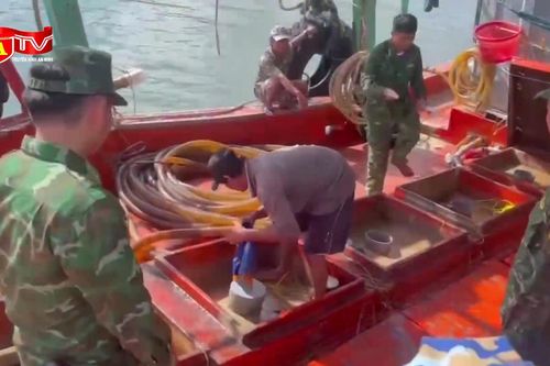 Tàu cá 'giấu' 40.000 lít dầu DO không giấy tờ trong hầm chứa