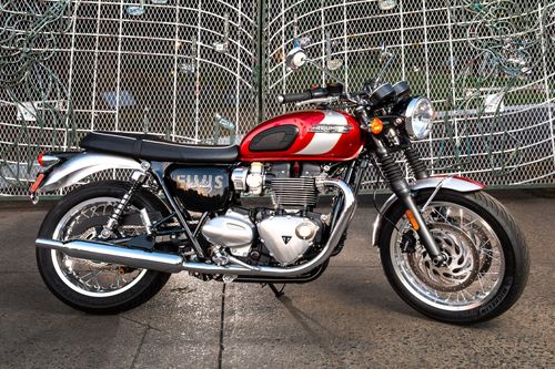 Triumph Bonneville T120 phiên bản tri ân ca sĩ Elvis Presley