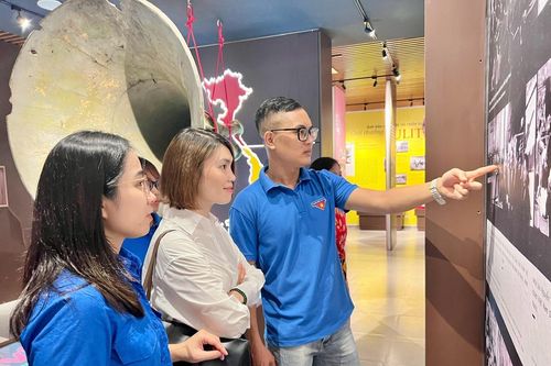 Đoàn Thanh niên Hội Nhà báo và Tạp chí Cộng sản ôn lại lịch sử báo chí