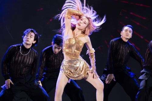 Trang Pháp trình diễn ca khúc 'Chỉ là' bản remix