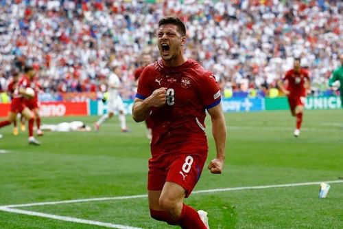Cựu sao Real Madrid giúp Serbia thoát thua ở phút 90+5
