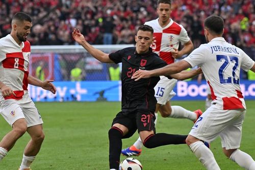 Nhật ký EURO bằng thơ (Albania 2 - 2 Croatia): Cần mẫn chí bền