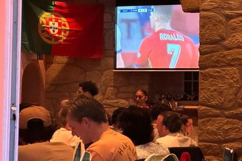 Nhật ký hành trình EURO 2024: Ở Hamburg, người ta phát khùng vì anh, Ronaldo