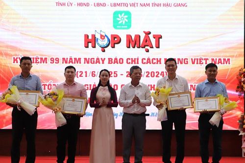 Hậu Giang họp mặt kỷ niệm 99 năm Ngày Báo chí cách mạng Việt Nam