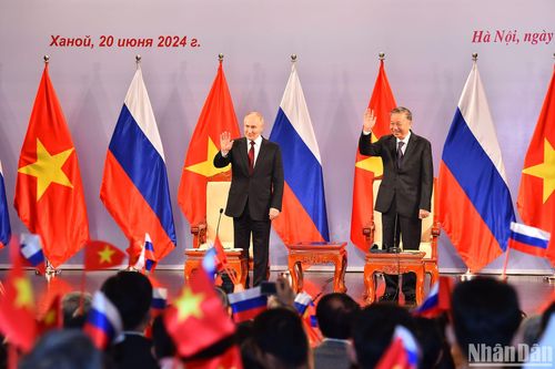Chủ tịch nước Tô Lâm và Tổng thống Vladimir Putin gặp lãnh đạo Hội hữu nghị Việt-Nga và các thế hệ cựu sinh viên Việt Nam học tại Nga