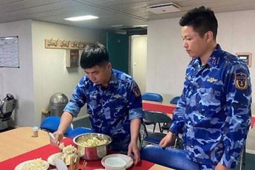 Bộ đội hậu cần làm theo lời Bác Hồ dạy: Bảo đảm tốt hậu cần cho lực lượng làm nhiệm vụ trên biển