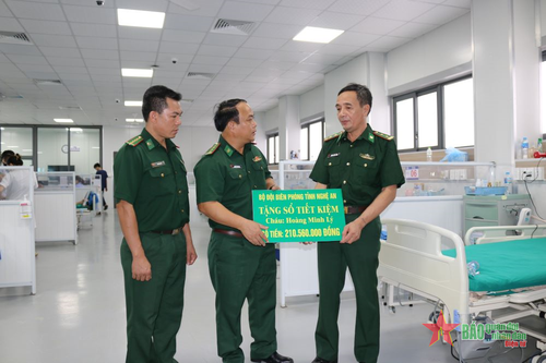 Bộ đội Biên phòng tỉnh Nghệ An trao hơn 200 triệu đồng tặng quân nhân có hoàn cảnh khó khăn