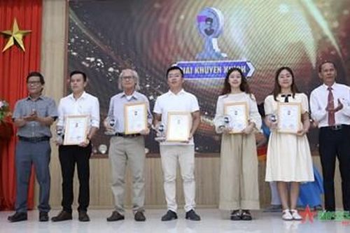 60 tác giả, nhóm tác giả được trao thưởng Giải báo chí Huỳnh Thúc Kháng lần thứ XVIII